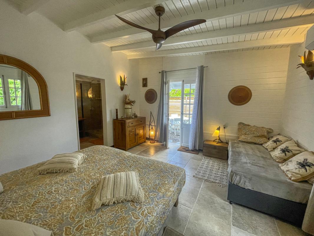 29. Location villa piscine proche plage Deshaies Guadeloupe_Chambre 1